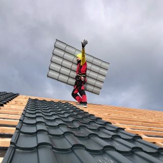 Pouštíme draky, čekáme na silný vítr 💨 😉 Práce je u nás rozmanitá. Brzy ⏱ vám ukážeme více z realizace této zajímavé...