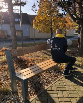 Na tuto zakázku jsme hrdí! 🙂 Pro Městskou část Praha 18 jsme realizovali výměnu dřevěných prvků městského mobiliáře....